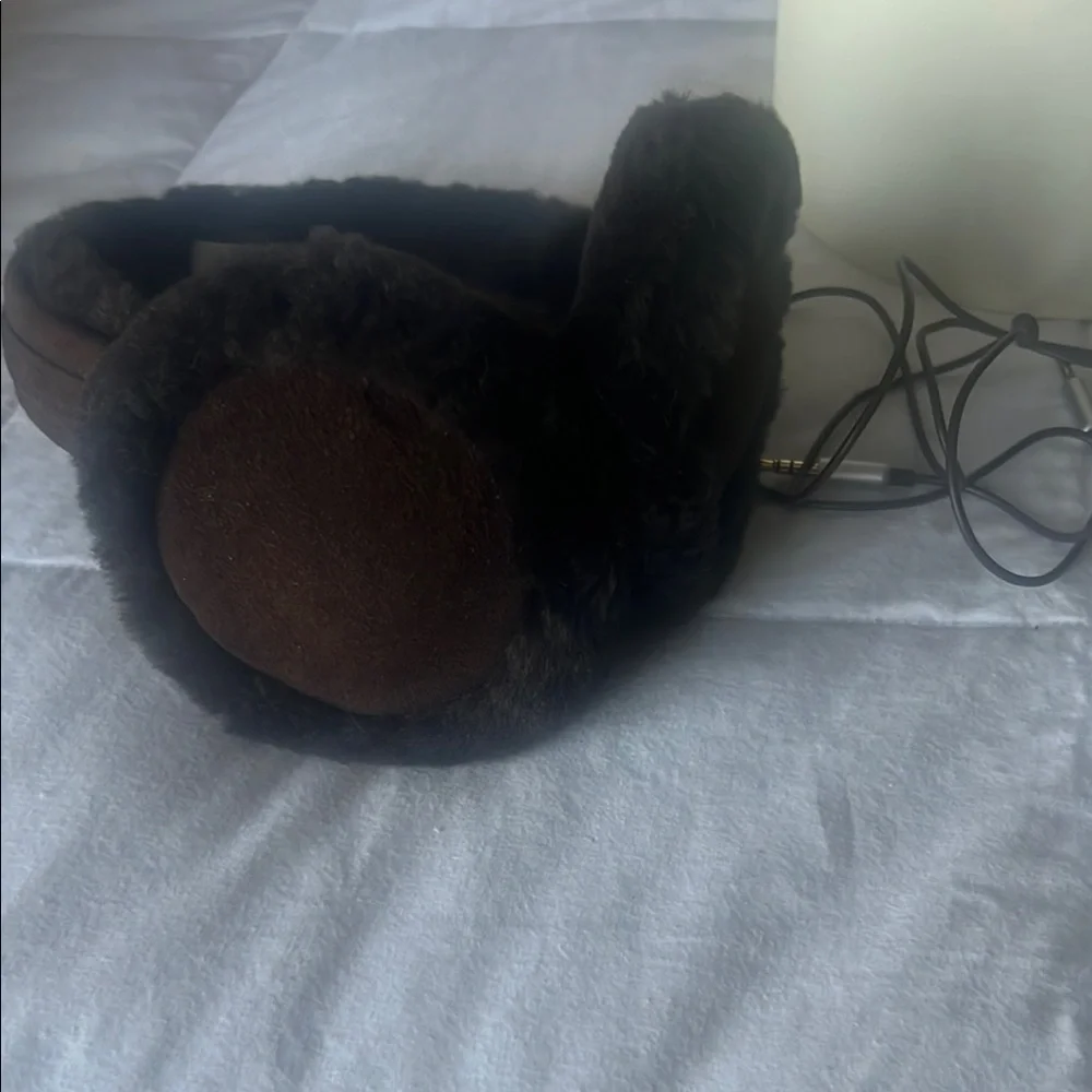 UGG genuine wired